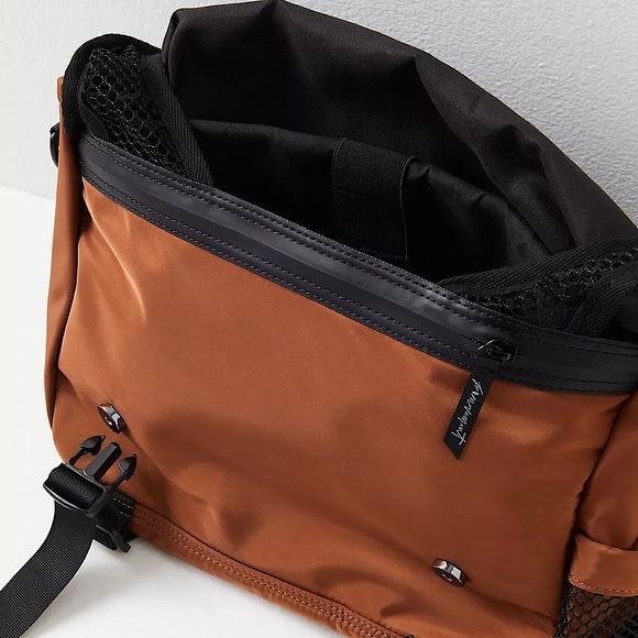 NEW Free People Move With It Messenger Bag - Picture 4 of 16